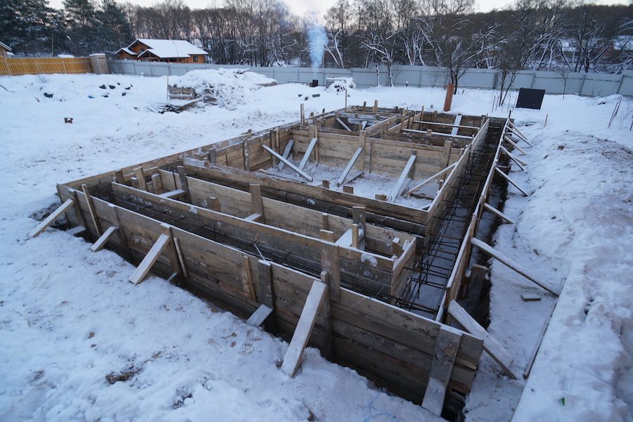 Пример деревянных элементов на строительной площадке