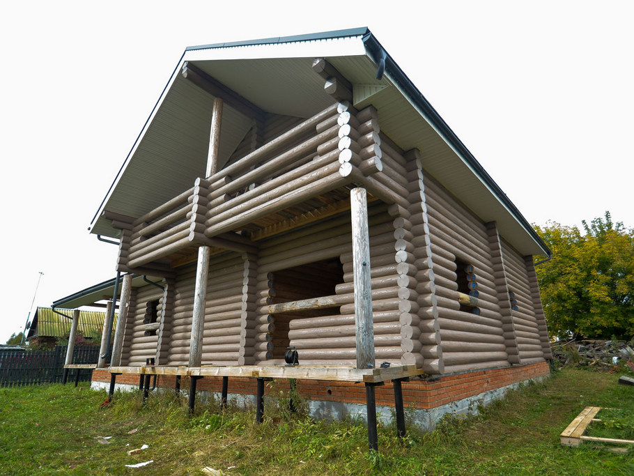 Качество не всегда стоит дорого: выбор масла Renner YS M046 для сруба в Приозерье с гарантией 8 лет