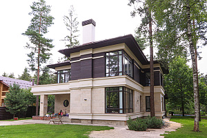 Не верите, что деревянный фасад может служить десятилетиями? Смотрите нашу работу 5-летней давности — она выглядит свежее многих новостроек