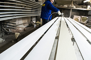 покраска планкена в белый цвет