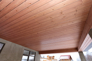 Северная сосна + премиальное масло Renner M300: идеальный дуэт для фасада, который сохранит цвет и форму даже в петербургском климате