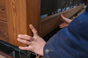 Бревенчатый дом больше не нуждается в ремонте каждые 5 лет: как вентилируемый фасад и цоколь White Hills решили проблему навсегда