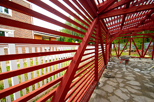 навес из деревянных реек