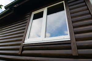 окно с наличниками