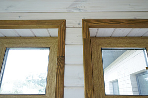 Шепот дерева: Завершенные работы по отделке стен и потолков в Кармолино