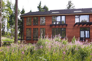 Петергоффские аллеи требуют статуса: как термолиственница преобразила каркасный дом в элитном посёлке