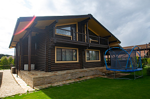 сруб крашеный маслом