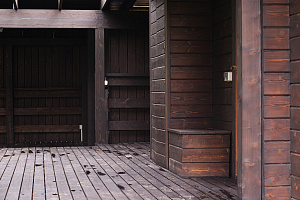 Преображение бани и террасы: защита и эстетика на реке Кобона