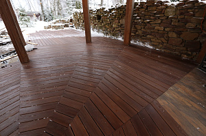 Как мы восстановили террасу: от изношенного настила до готового пространства