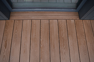 Терраса из термоясеня на эксплуатируемой кровле