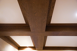 Фальшбалки из МДФ шпон дуба: Мастерство и Стиль для загородного дома в Михайловской горке