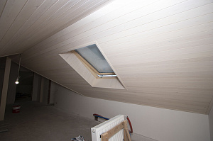 Лесобиржа-Спб: Элитная отделка потолка ангарской сосной в 