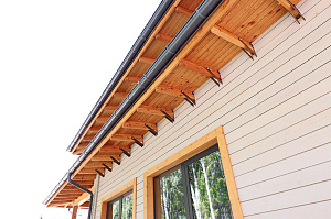 Почему владельцы домов из керамики выбирают планкен: реализованный проект с европейским качеством окраски и крепежом, который не оставляет следов