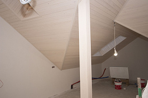 Лесобиржа-Спб: Элитная отделка потолка ангарской сосной в 