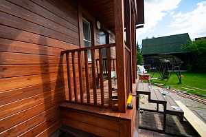 скошенный планкен на фасаде