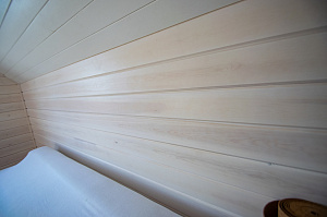 стены из имитации бруса