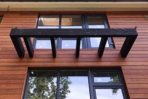 Петергоффские аллеи требуют статуса: как термолиственница преобразила каркасный дом в элитном посёлке