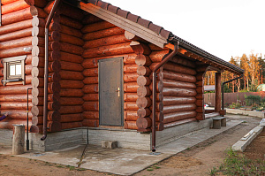 Шестифакторная защита и идеальная гладкость: премиальная покраска бревенчатого дома от ЛесоБиржи - СПб