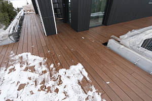 Терраса из термоясеня на эксплуатируемой кровле