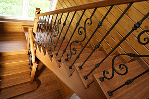 крашеная лестница