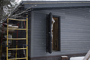 аркасная баня, которая быстро прогревается и долго держит тепло: проект с винтовым фундаментом и качественным утеплением