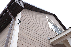 Не просто обшивка, а комплексное решение: вентилируемый фасад, индивидуальный водосток и единый стиль — дом, который будет служить десятилетиями