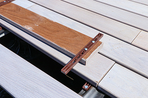 Эксклюзивная терраса из термоясеня на эксплуатируемой кровле в Санкт-Петербурге