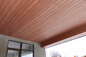 Северная сосна + премиальное масло Renner M300: идеальный дуэт для фасада, который сохранит цвет и форму даже в петербургском климате