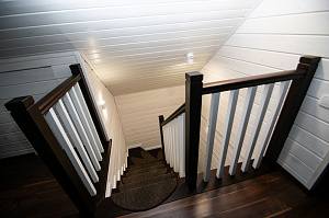 межэтажная лестница из лиственницы 6