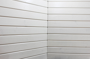 Отделка стен из хвои