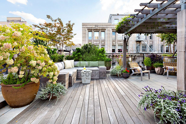 Пол для террасы из террасной доски из лиственницы: безопасно у бассейна, красиво у дома, надолго в СПб