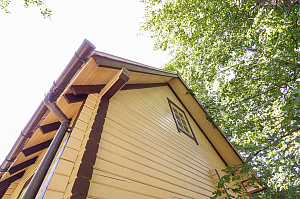 Элегантное обновление деревянных построек в Луговом: профессиональная покраска и защита от Лесобиржи-Спб