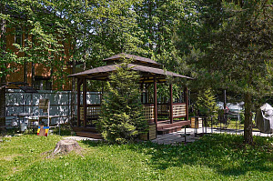 Элегантное обновление деревянных построек в Луговом: профессиональная покраска и защита от Лесобиржи-Спб