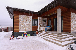 Не просто дом, а заявление: сочетание природного дерева и холодного мрамора в проекте, который выделит вас среди соседей