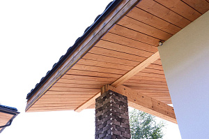 Не просто баня, а место силы: проект с парной на троих, уютной комнатой отдыха и крытой террасой