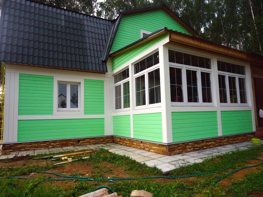 Не просто обшивка, а инженерная система: антисептированная обрешетка, герметизация торцов и вентзазор — все для долгой жизни дома