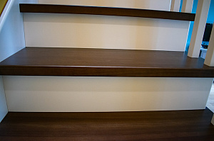 крашеная лестница