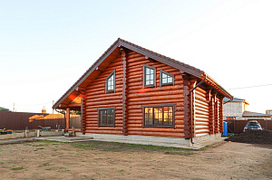 Шестифакторная защита и идеальная гладкость: премиальная покраска бревенчатого дома от ЛесоБиржи - СПб