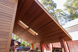 Бревенчатый дом больше не нуждается в ремонте каждые 5 лет: как вентилируемый фасад и цоколь White Hills решили проблему навсегда