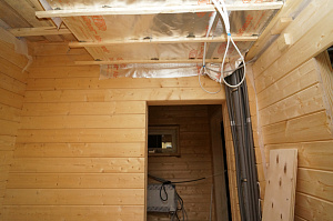 Вдохнуть жизнь в стены: полный цикл отделки дома из клееного бруса