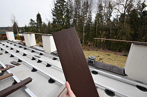 Инженерное совершенство: регулируемые опоры, алюминиевые лаги и термоясень для вашей кровли