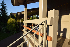 Финская надежность и русское брусовое зодчество: реставрация дома в Никольском краской Tikkurila Vinha