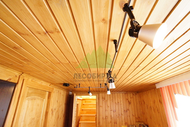 Евровагонка на потолке: технология монтажа и типичные ошибки