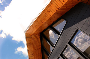 покраска крыши дома