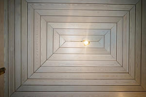 Ломаные потолки из дерева