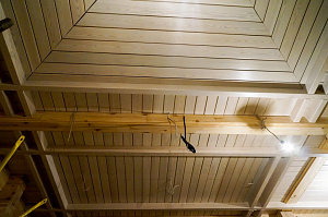 Потолок из лиственницы