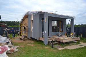 Тепло, тишина и эстетика: обновленная кровля, стильный фасад и уютные террасы в Еловой усадьбе