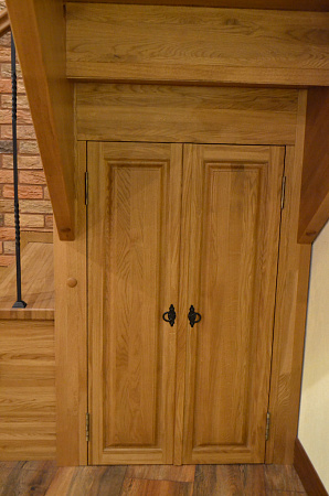 шкаф под лестницей