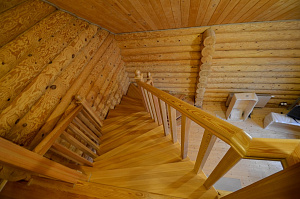 Лестница из лиственницы на второй этаж
