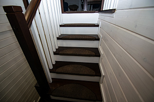 межэтажная лестница из лиственницы 15